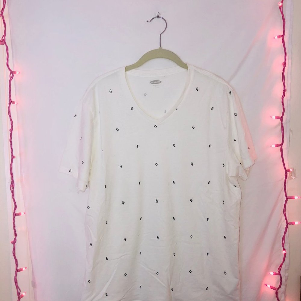 Old Navy Men's V-Neck Penguin Print Soft Tee